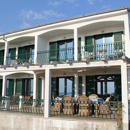 Villa Berg Маслиница Екстериор снимка